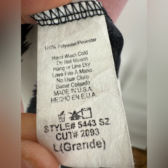 EUC Brenda’s Chevron Blouse - Picture 10 of 10